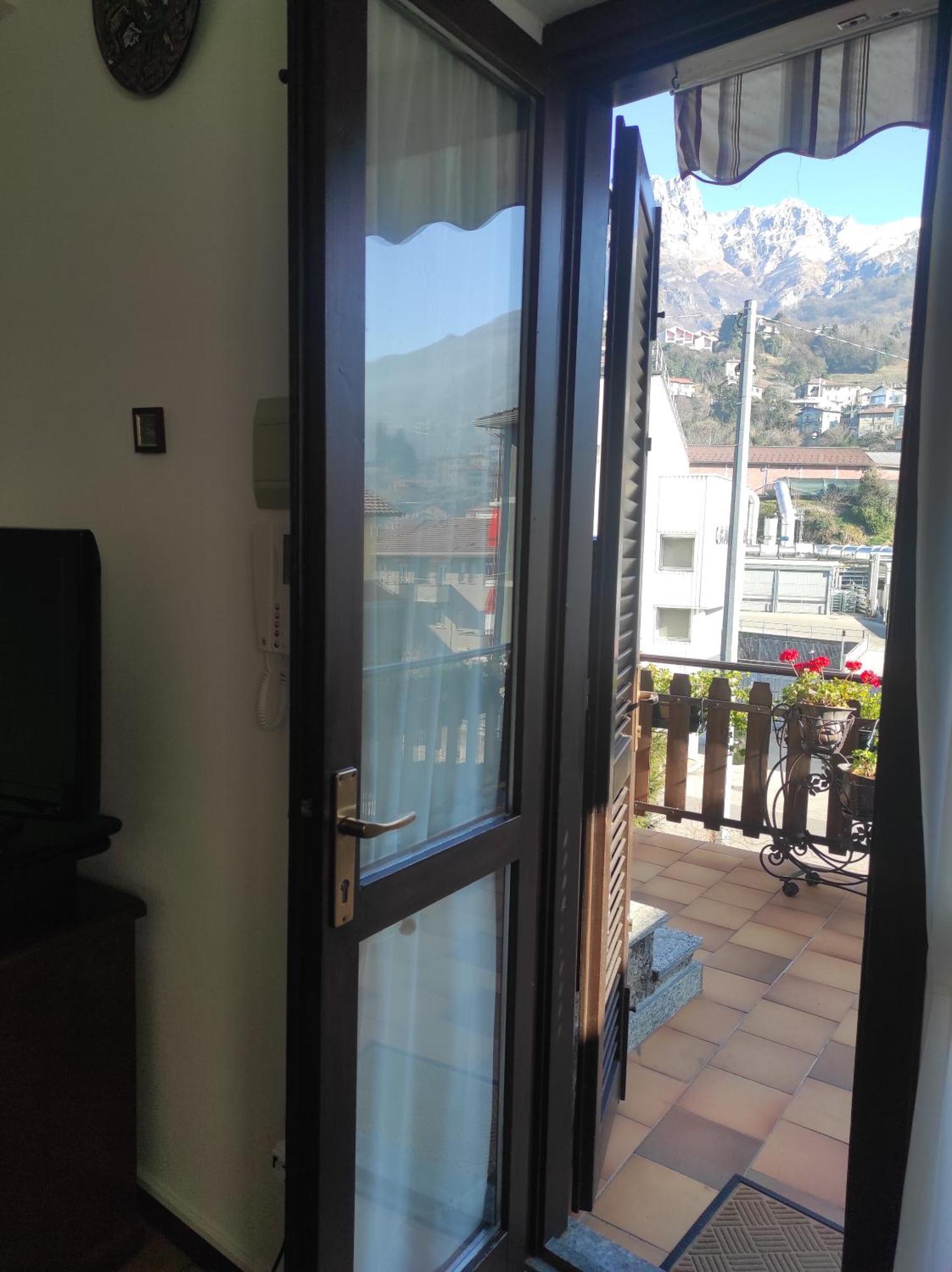 Da Giovanni E Margherita Mandello del Lario Luaran gambar